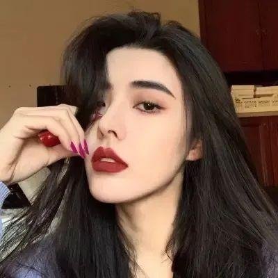 伯爵与妖精 海报